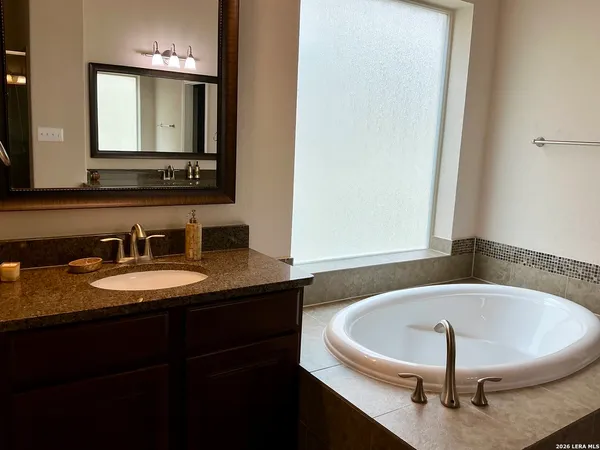 $3,800 | 17922 Maui Sands, San Antonio, TX 78255