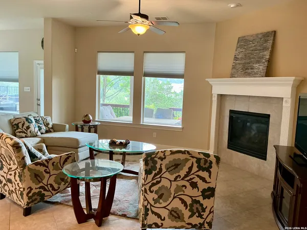 $3,800 | 17922 Maui Sands, San Antonio, TX 78255