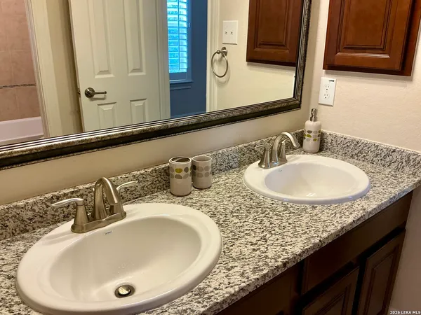 $3,800 | 17922 Maui Sands, San Antonio, TX 78255