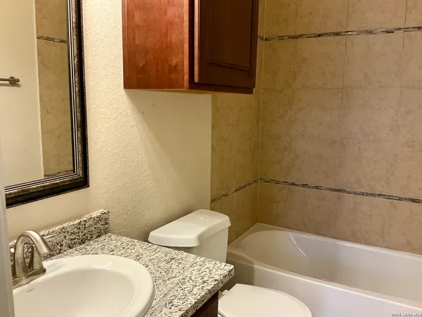 $3,800 | 17922 Maui Sands, San Antonio, TX 78255
