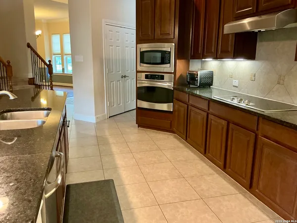 $3,800 | 17922 Maui Sands, San Antonio, TX 78255
