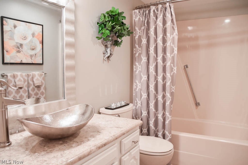 2883 Charing Cross Road Northwest Canton, OH 44708 - Photo 15 of 27 Main full bath updated with a beautiful vessel sink.