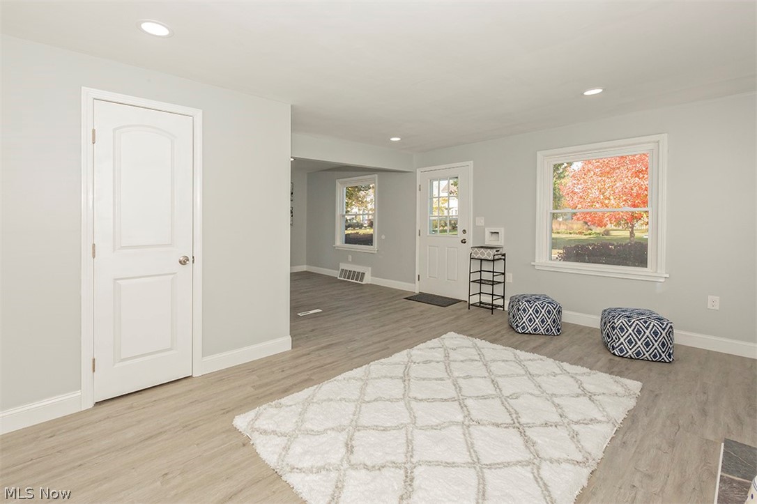3725 Pennington Road Cleveland, OH 44120 - Photo 5 of 29