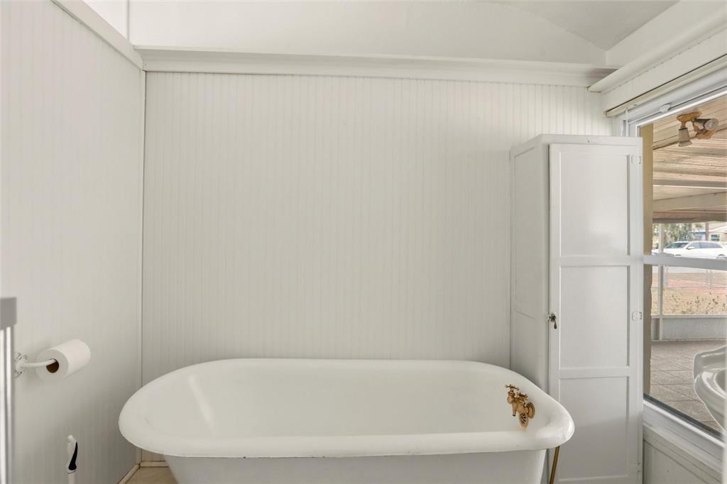 404 West Whidden Street Arcadia, FL 34266 - Photo 16 of 34 a white bath tub sitting in a bathroom