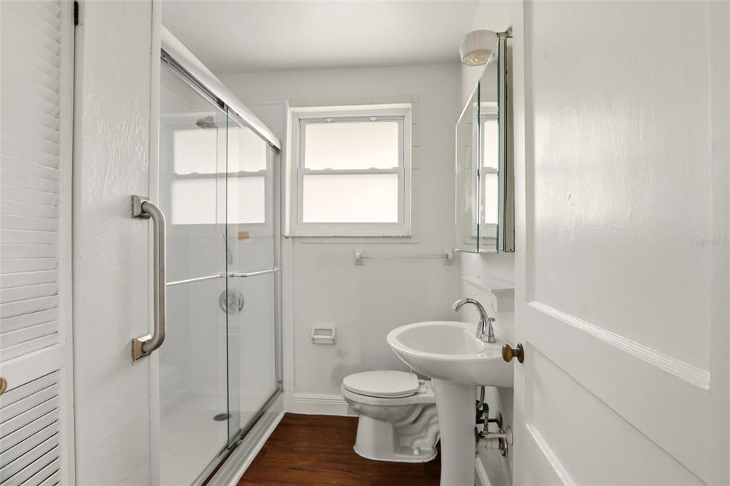 404 West Whidden Street Arcadia, FL 34266 - Photo 18 of 34 a bathroom with a sink toilet and shower