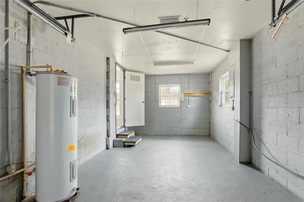 404 West Whidden Street Arcadia, FL 34266 - Photo 25 of 34 a view of a room with window and refrigerator