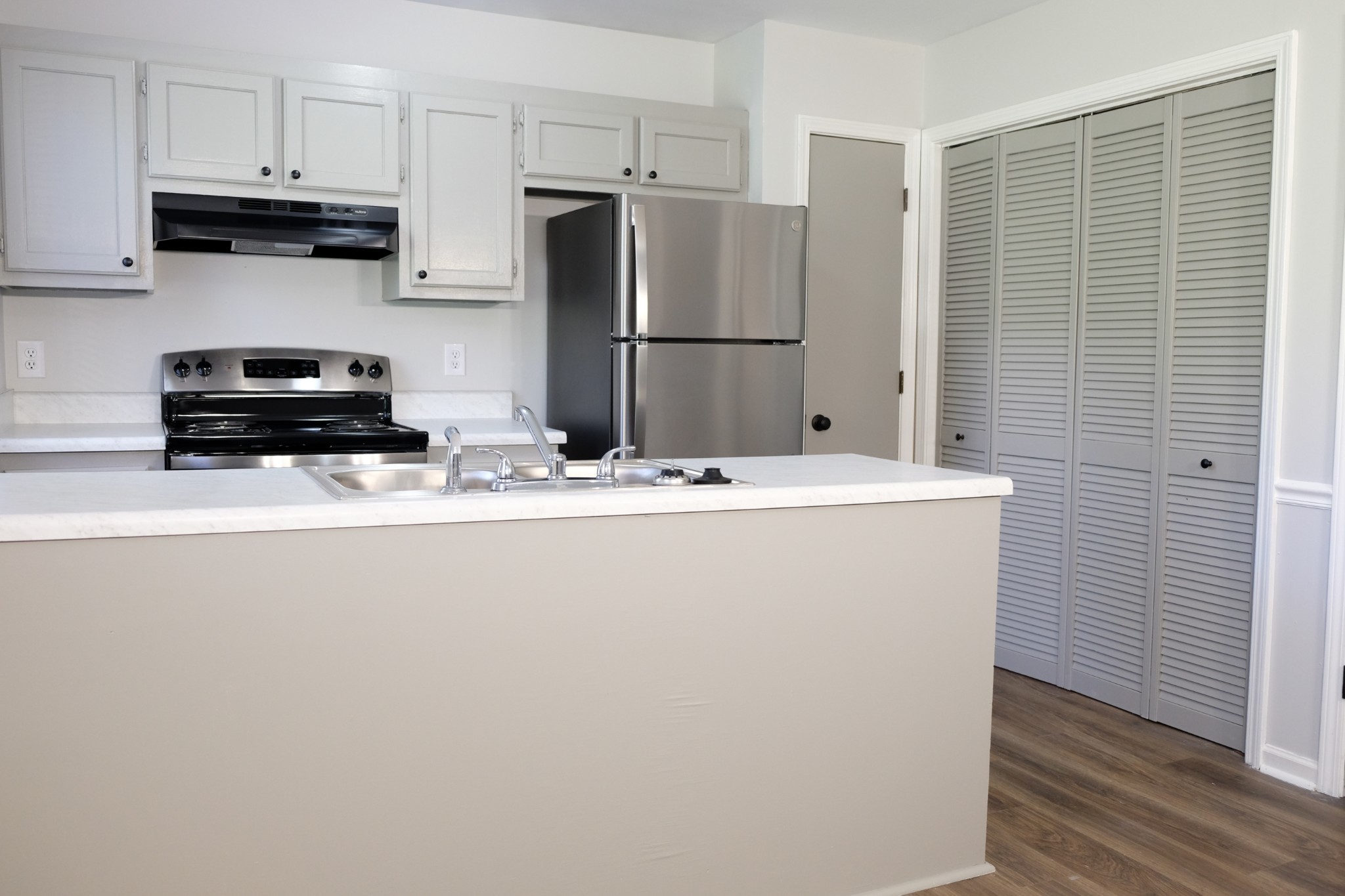 2548 Willowbranch Drive Nashville, TN 37217 - Photo 6 of 11 a kitchen with stainless steel appliances a refrigerator and a stove top oven