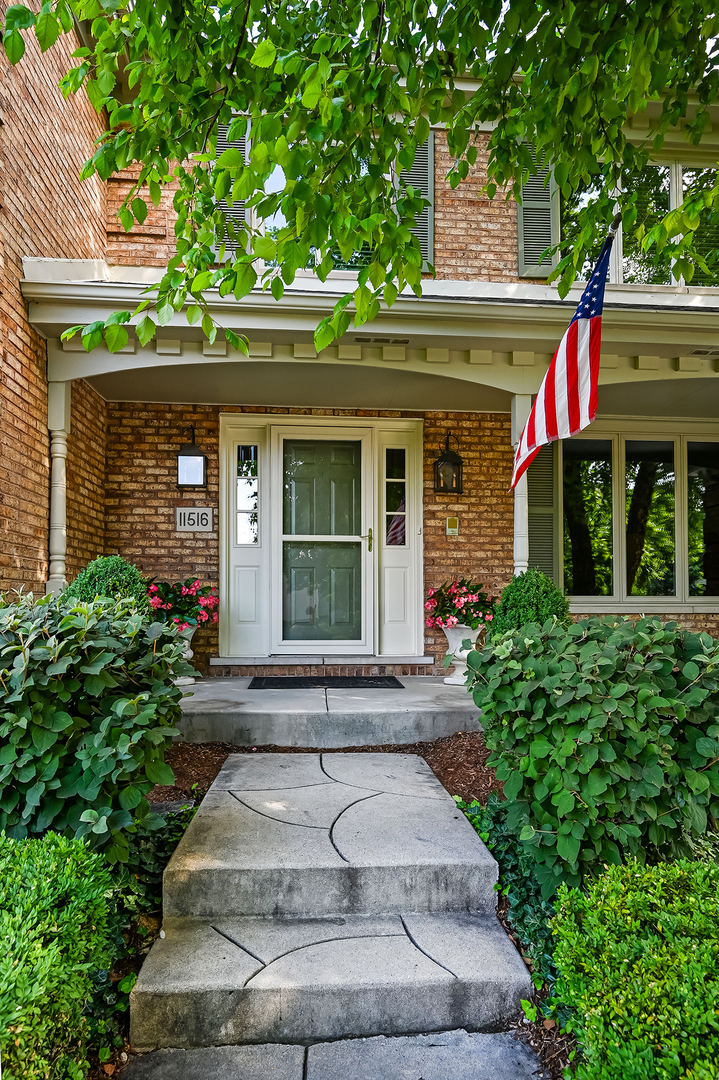 11516 Burr Oak Lane Burr Ridge, IL 60527 - Photo 3 of 62