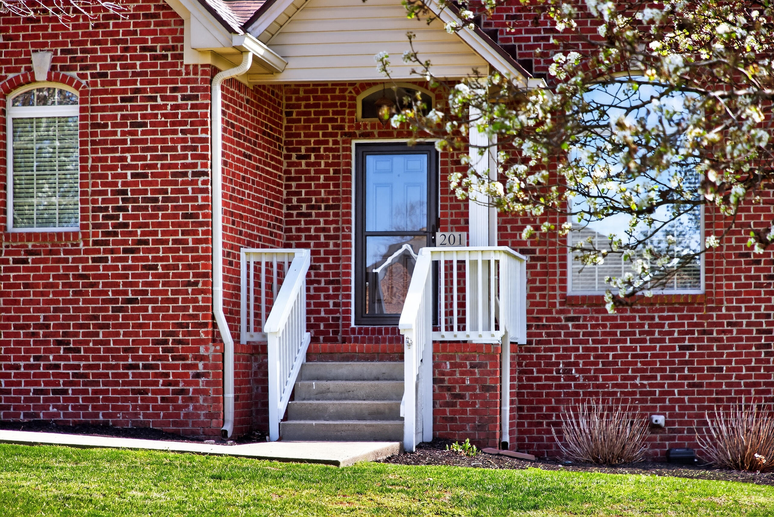 201 Squires Pointe Road Paris, KY 40361 - Photo 2 of 59 102