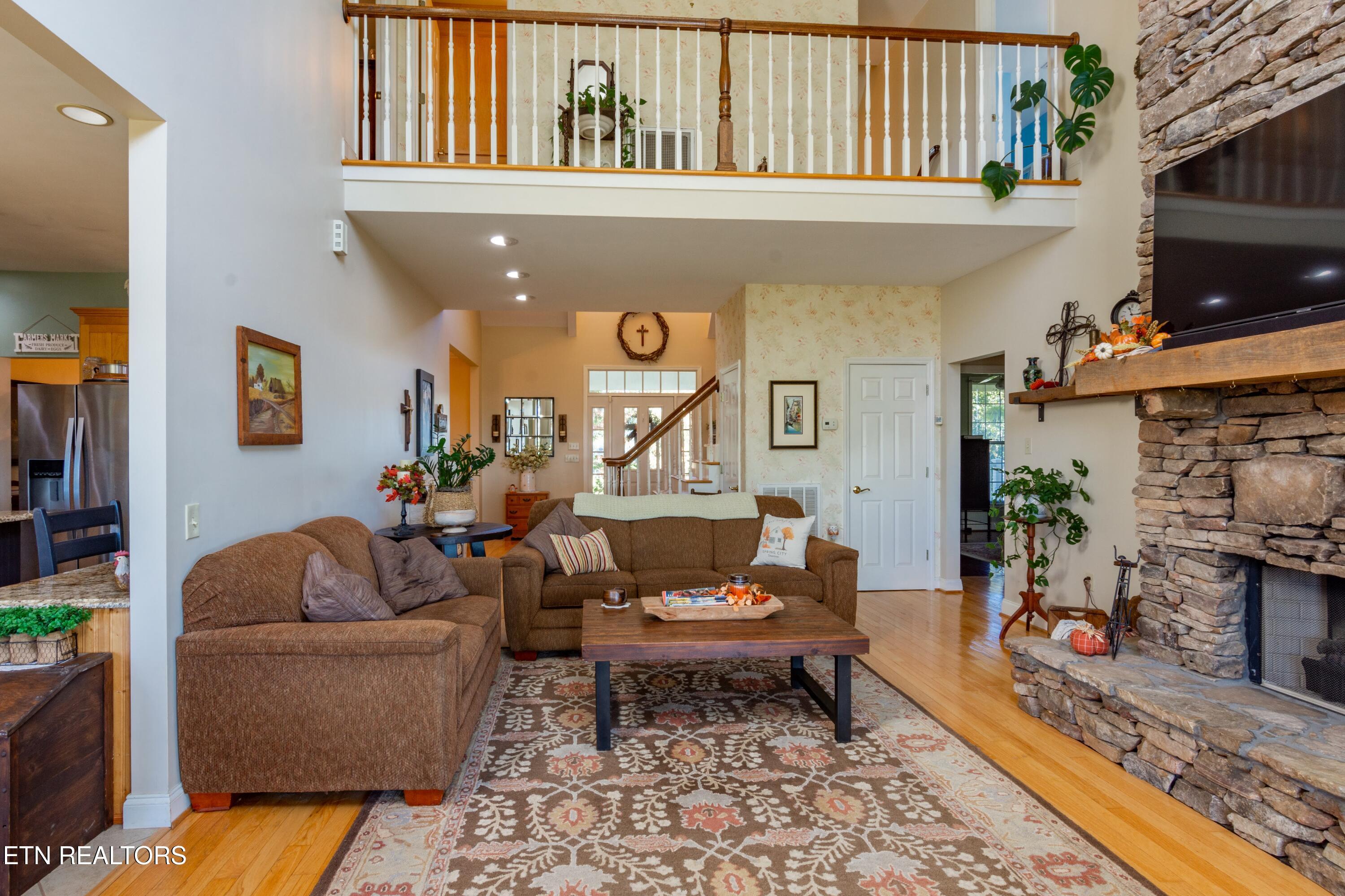 418 Stump Hollow Road Spring City, TN 37381 - Photo 8 of 46 Great room