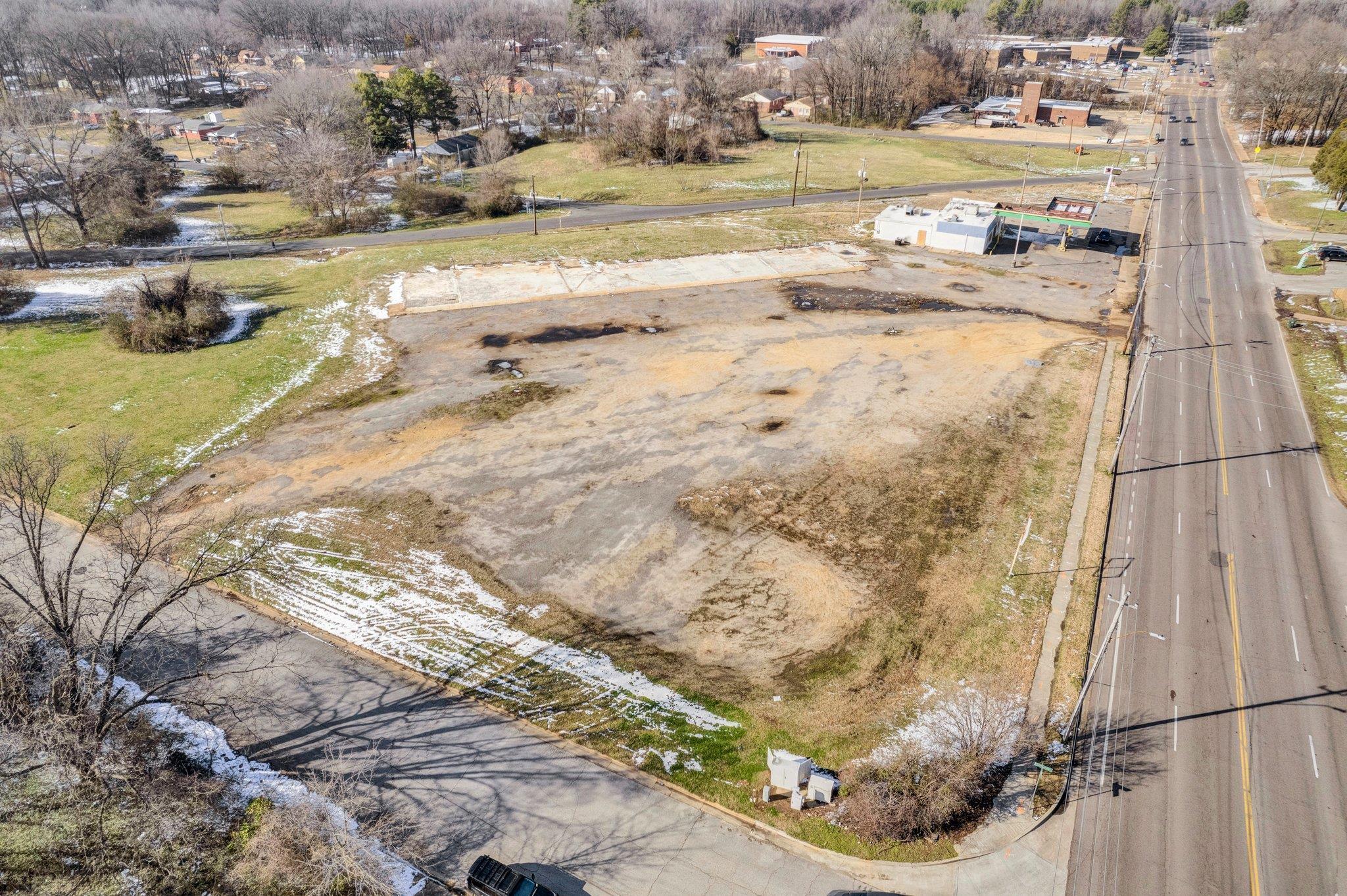 4777 Horn Lake Road Memphis, TN 38109 - Photo 2 of 14 a view of swimming pool with an ocean view