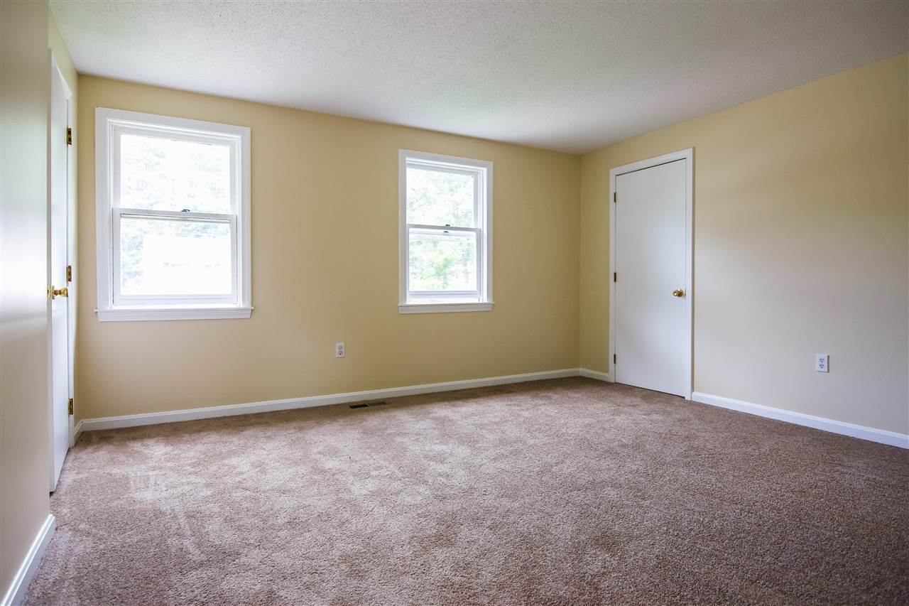 11 South Railroad Avenue, Unit R Derry, NH 03038 - Photo 5 of 15