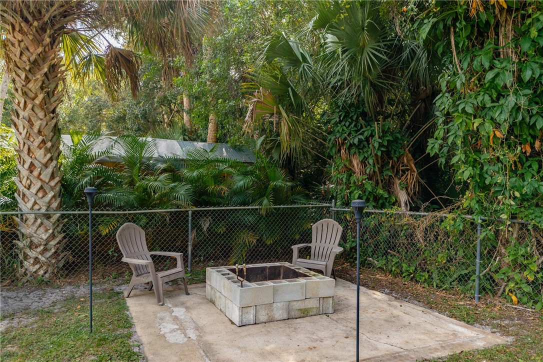 3655 2nd Place Vero Beach, FL 32968 - Photo 23 of 27 a terrace view