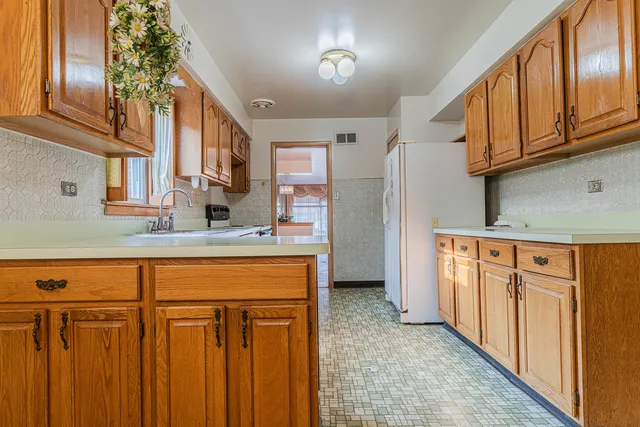 $199,000 | 8849 South Paxton Avenue, Chicago, IL 60617