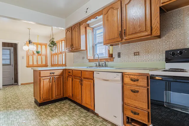 $199,000 | 8849 South Paxton Avenue, Chicago, IL 60617