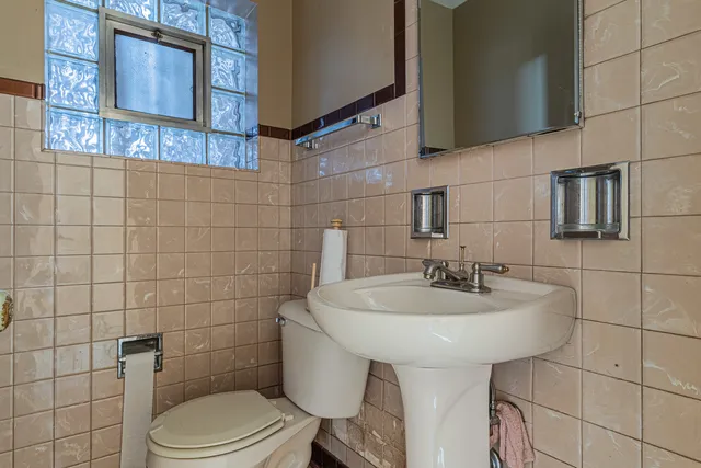 $199,000 | 8849 South Paxton Avenue, Chicago, IL 60617