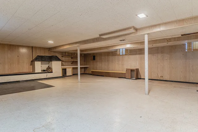 $199,000 | 8849 South Paxton Avenue, Chicago, IL 60617