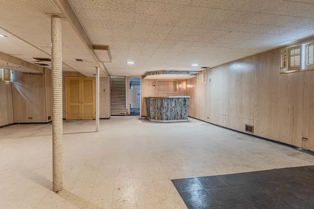 $199,000 | 8849 South Paxton Avenue, Chicago, IL 60617