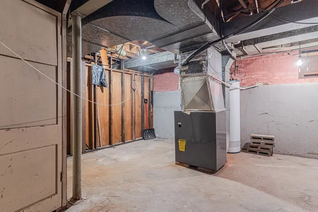 $199,000 | 8849 South Paxton Avenue, Chicago, IL 60617