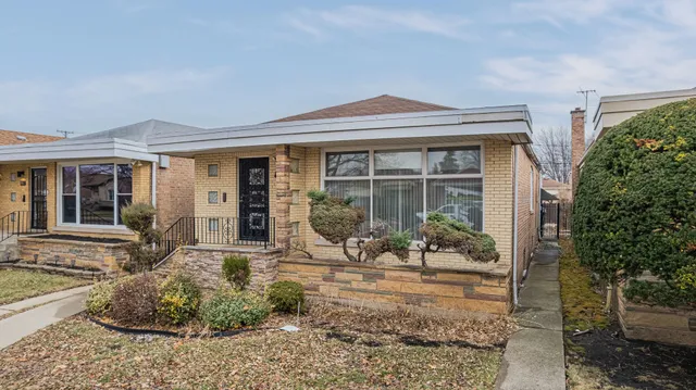 $199,000 | 8849 South Paxton Avenue, Chicago, IL 60617