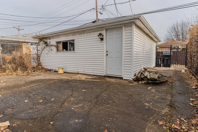 $199,000 | 8849 South Paxton Avenue, Chicago, IL 60617