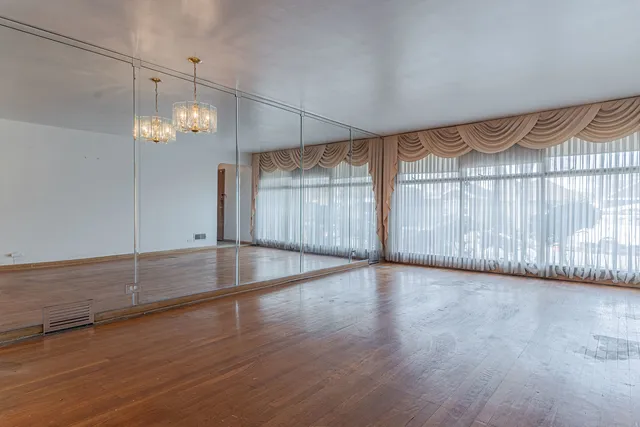 $199,000 | 8849 South Paxton Avenue, Chicago, IL 60617