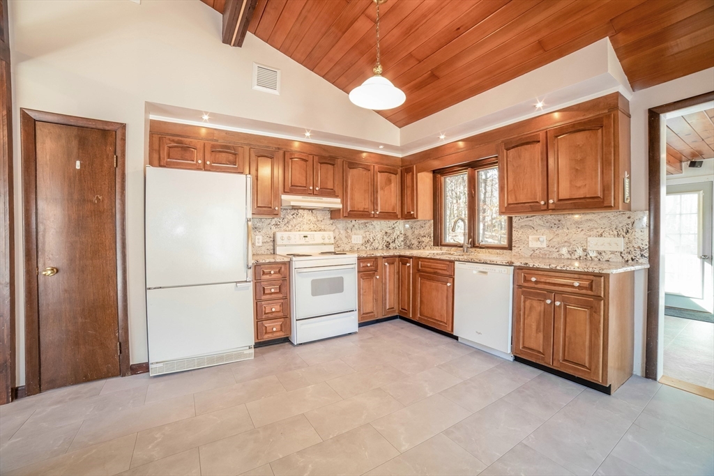 289 Bailey Road Holden, MA 01520 - Photo 6 of 28