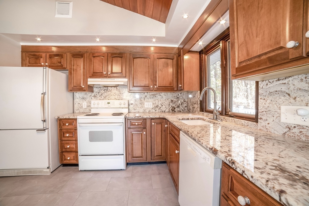 289 Bailey Road Holden, MA 01520 - Photo 7 of 28