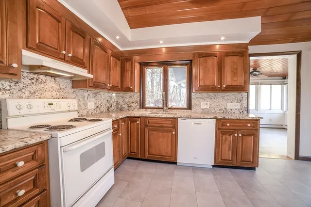 $529,900 | 289 Bailey Road, Holden, MA 01520