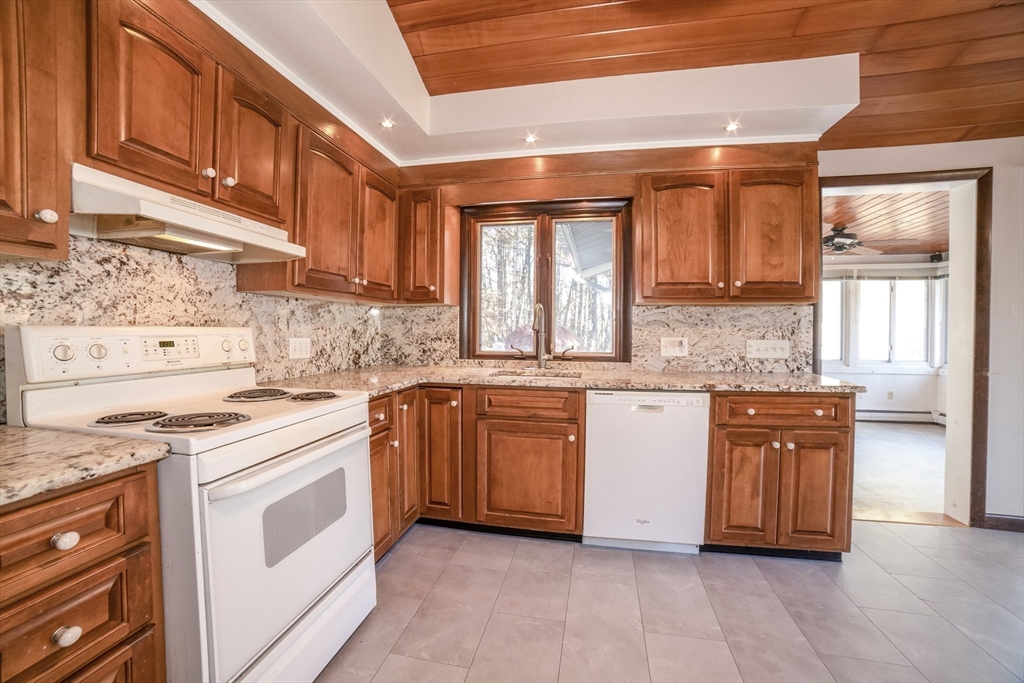 289 Bailey Road Holden, MA 01520 - Photo 8 of 28