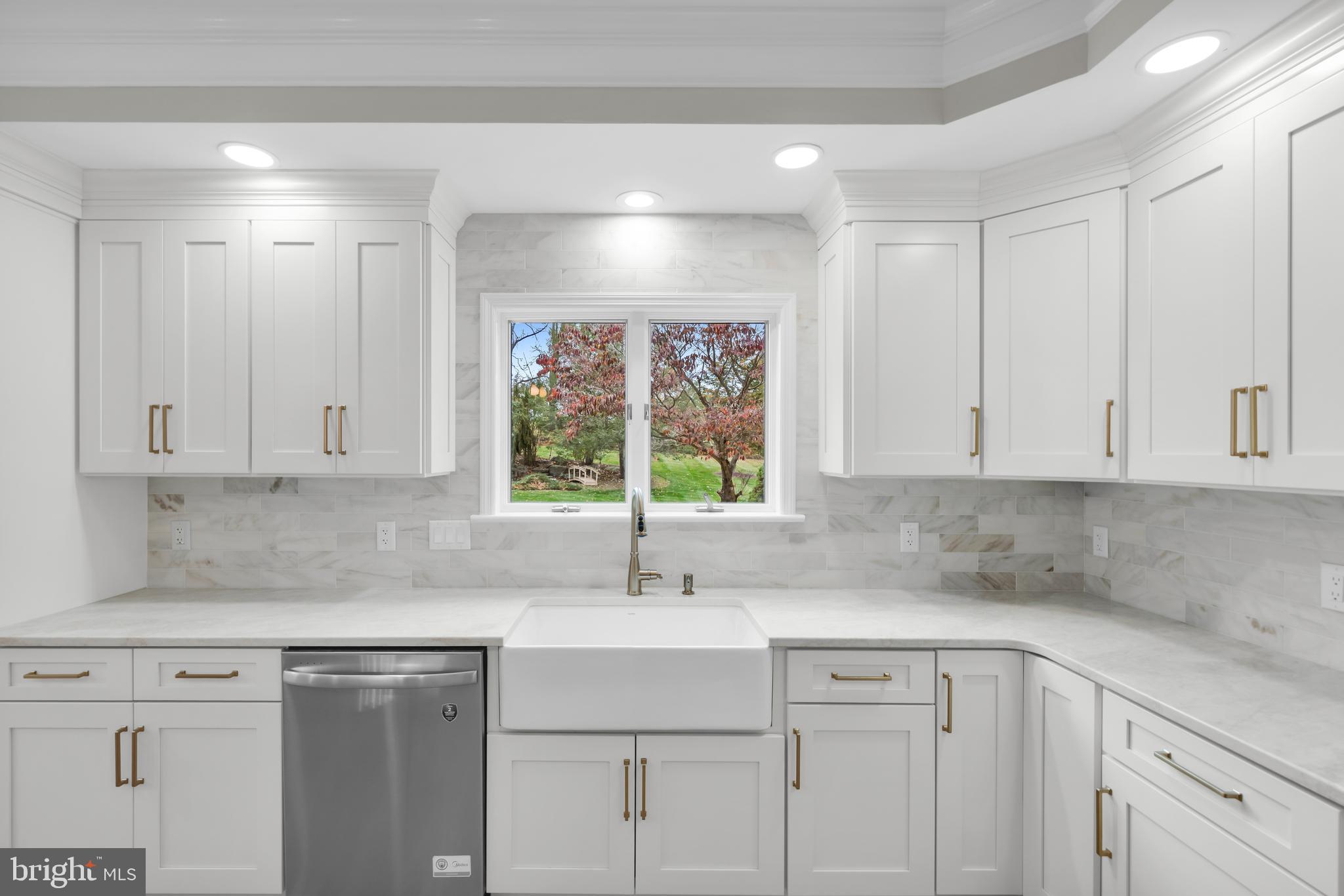 3685 Manor Road Bethlehem, PA 18020 - Photo 19 of 46