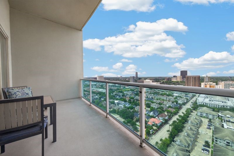 3388 Sage Road, Unit 2302 Houston, TX 77056 - Photo 16 of 37 Balcany