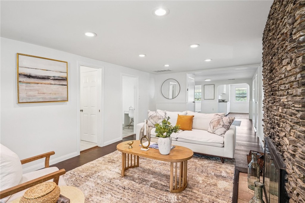 836 Loma Vista Street El Segundo, CA 90245 - Photo 11 of 36