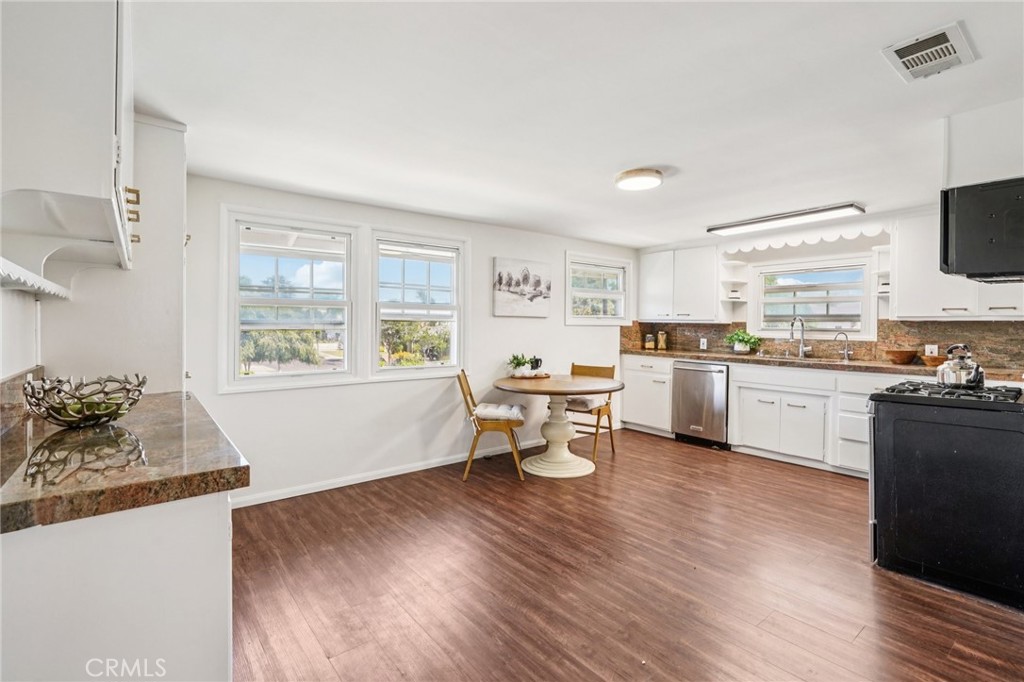 836 Loma Vista Street El Segundo, CA 90245 - Photo 12 of 36