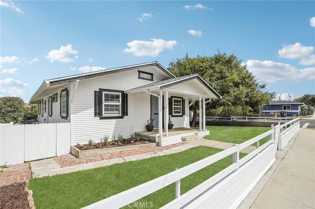 836 Loma Vista Street El Segundo, CA 90245 - Photo 2 of 36