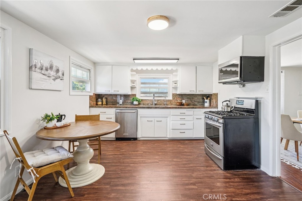 836 Loma Vista Street El Segundo, CA 90245 - Photo 4 of 36