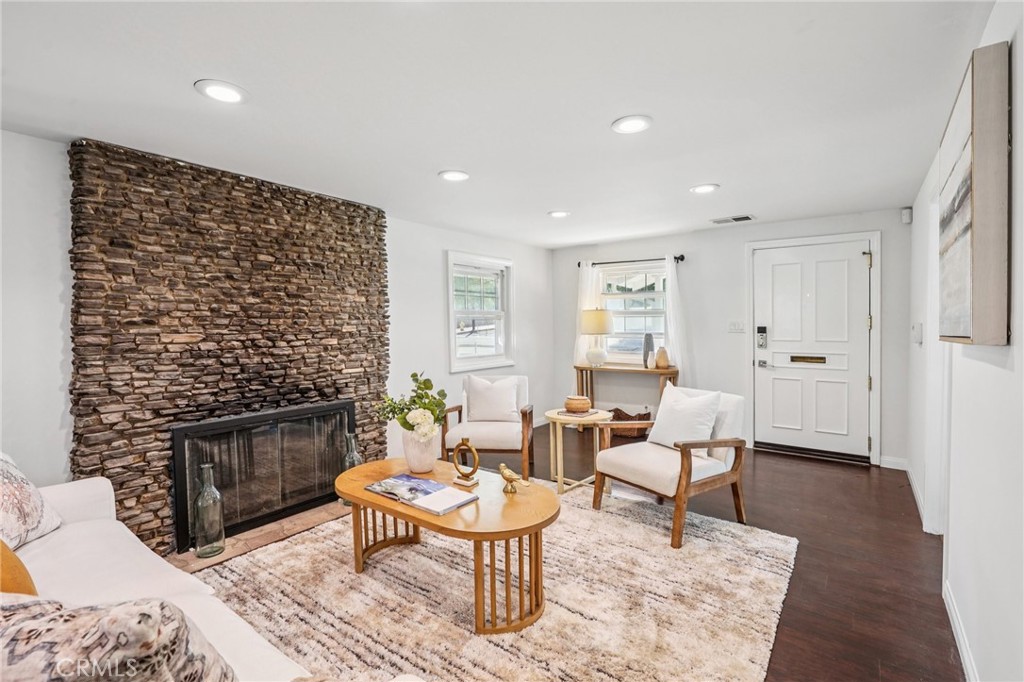 836 Loma Vista Street El Segundo, CA 90245 - Photo 8 of 36