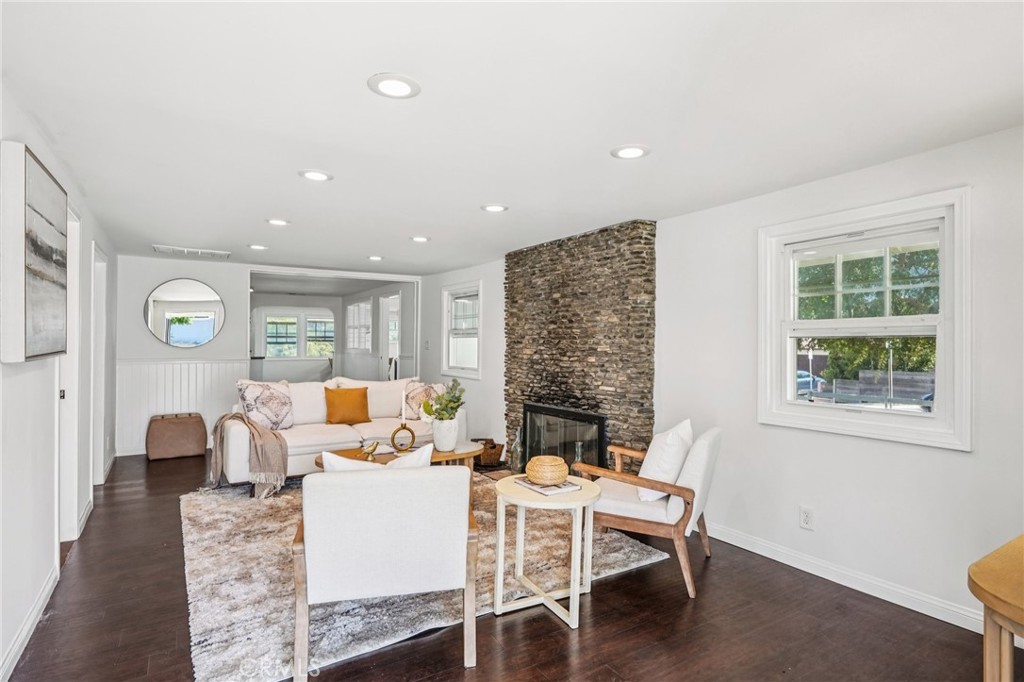 836 Loma Vista Street El Segundo, CA 90245 - Photo 9 of 36