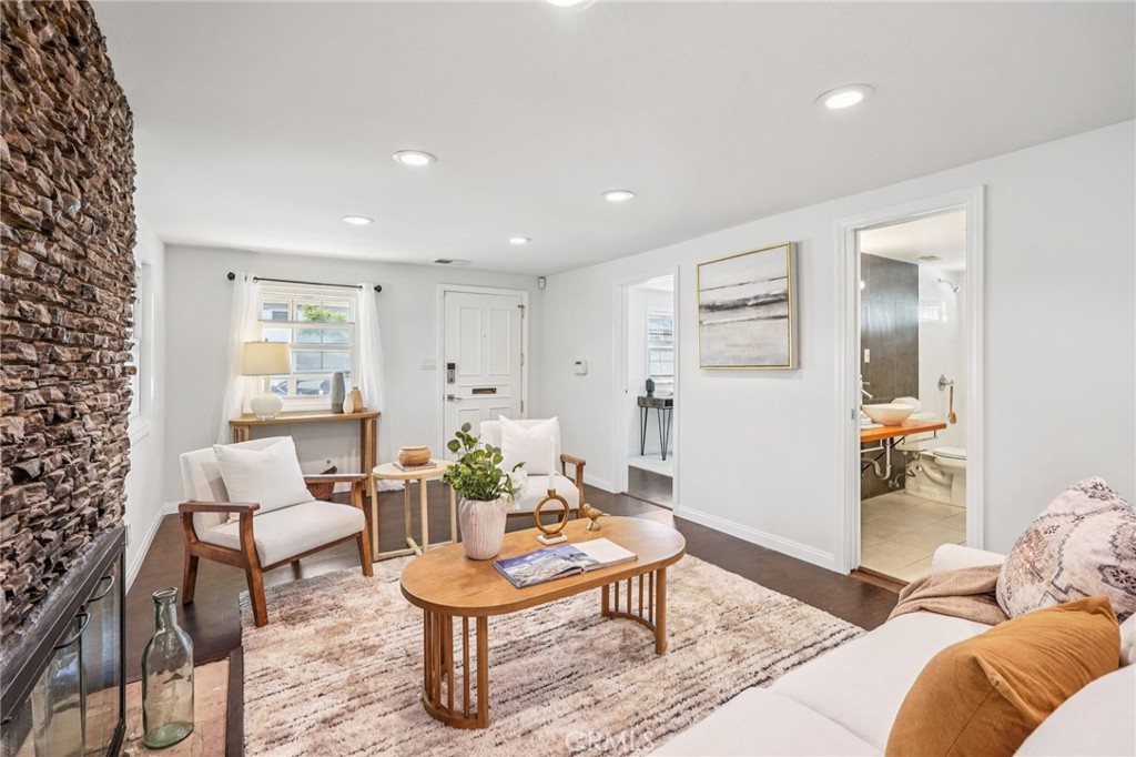 836 Loma Vista Street El Segundo, CA 90245 - Photo 10 of 36