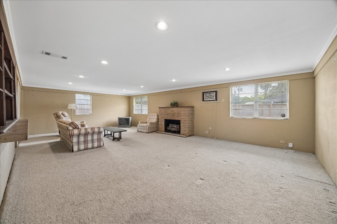 6131 Birdwood Road Houston, TX 77074 - Photo 7 of 14