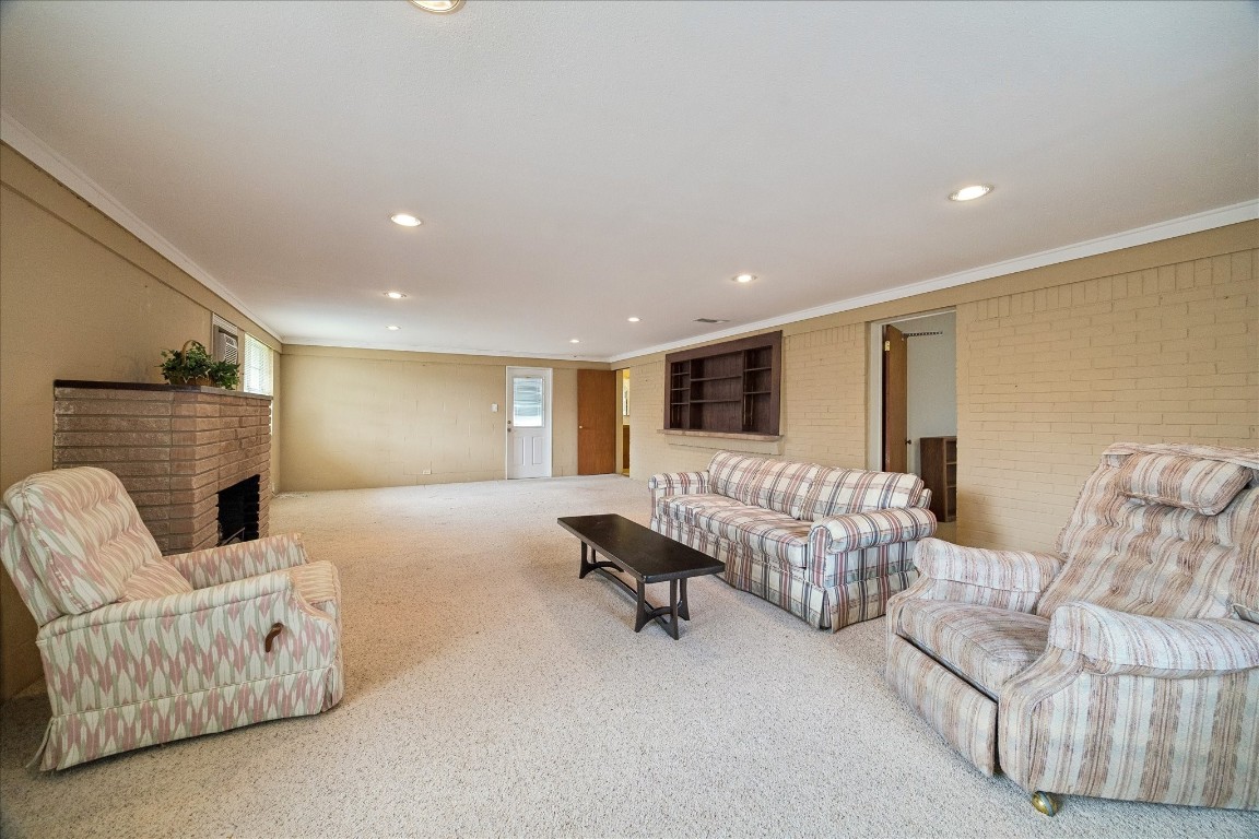 6131 Birdwood Road Houston, TX 77074 - Photo 8 of 14