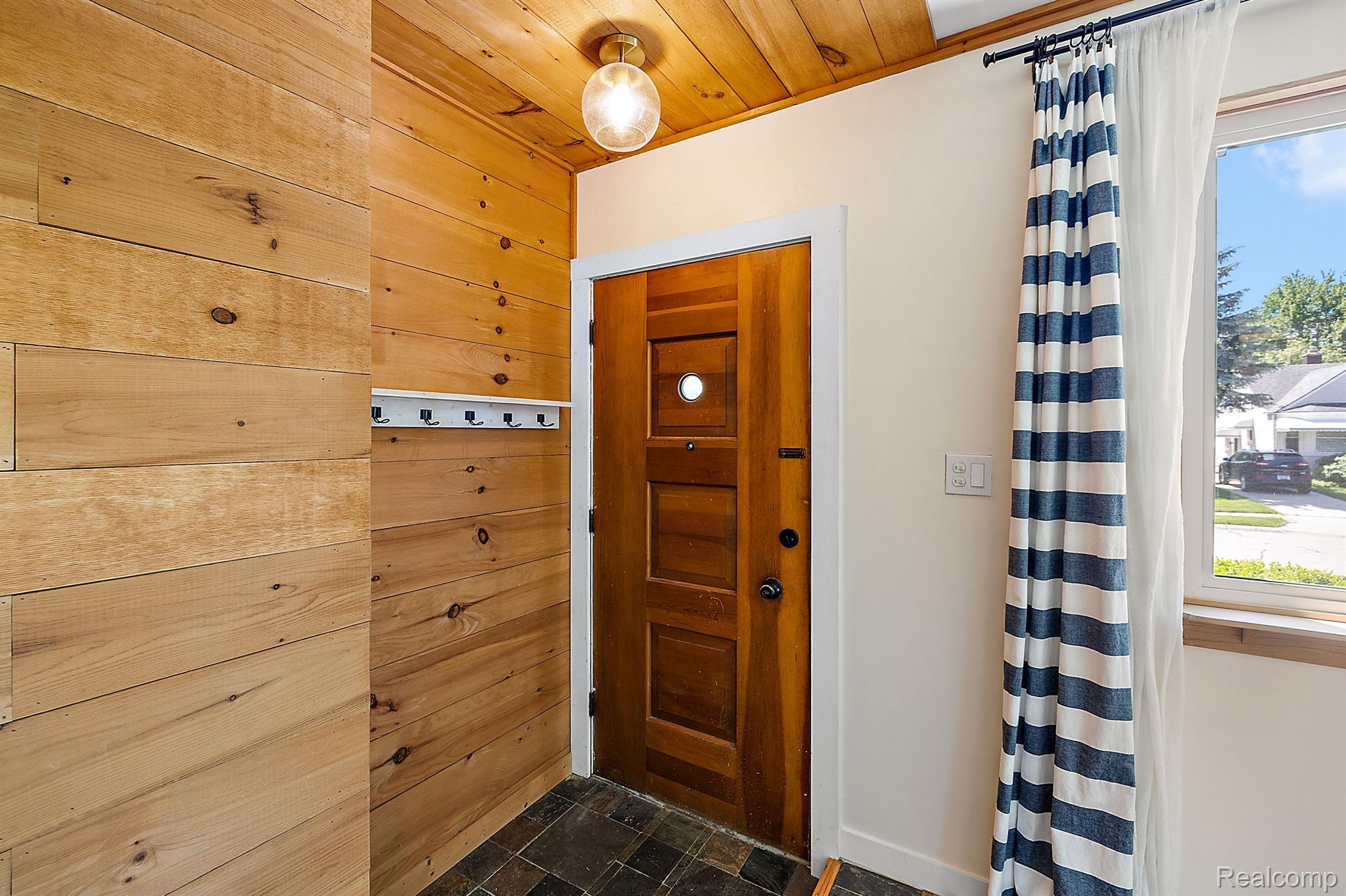 780 Cambridge Road Berkley, MI 48072 - Photo 2 of 42 Gallery Image 2
