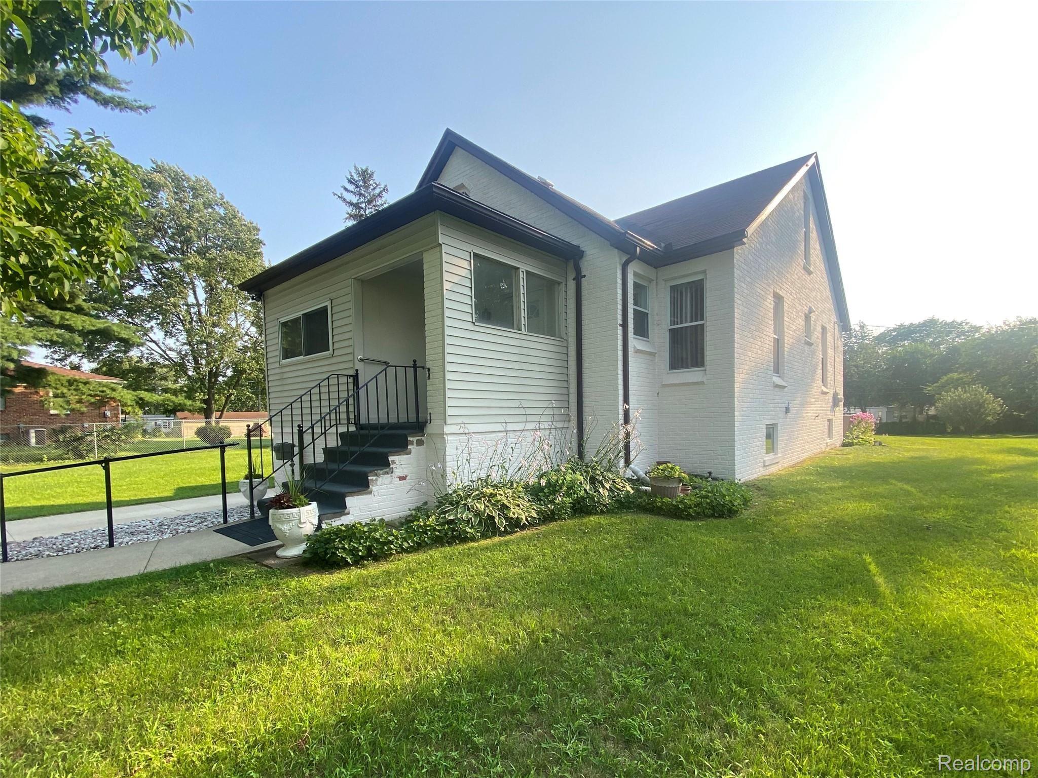 43341 Utica Road Sterling Heights, MI 48314 - Photo 2 of 18 6.JPG