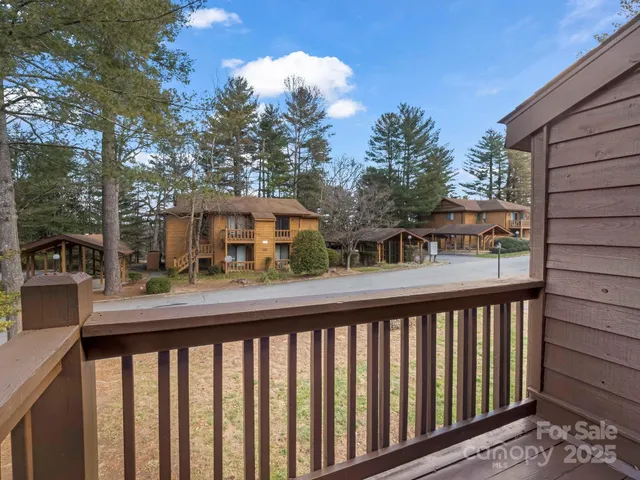 $224,000 | 520 Courtwood Lane, Unit 8, Hendersonville, NC 28739