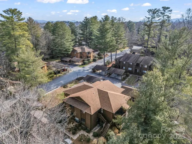 $224,000 | 520 Courtwood Lane, Unit 8, Hendersonville, NC 28739