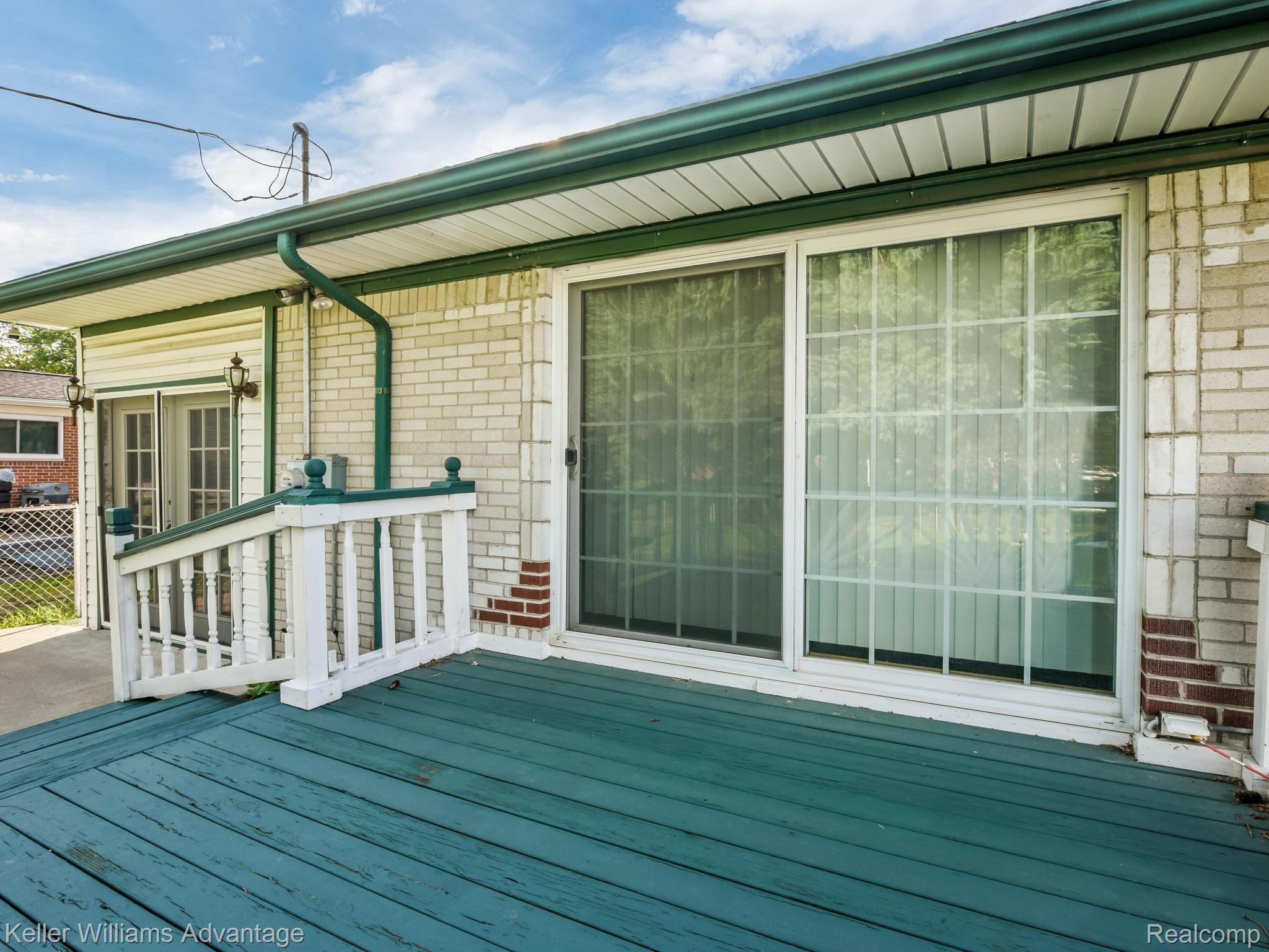 3671 Fox Street Inkster, MI 48141 - Photo 25 of 29 Back Deck