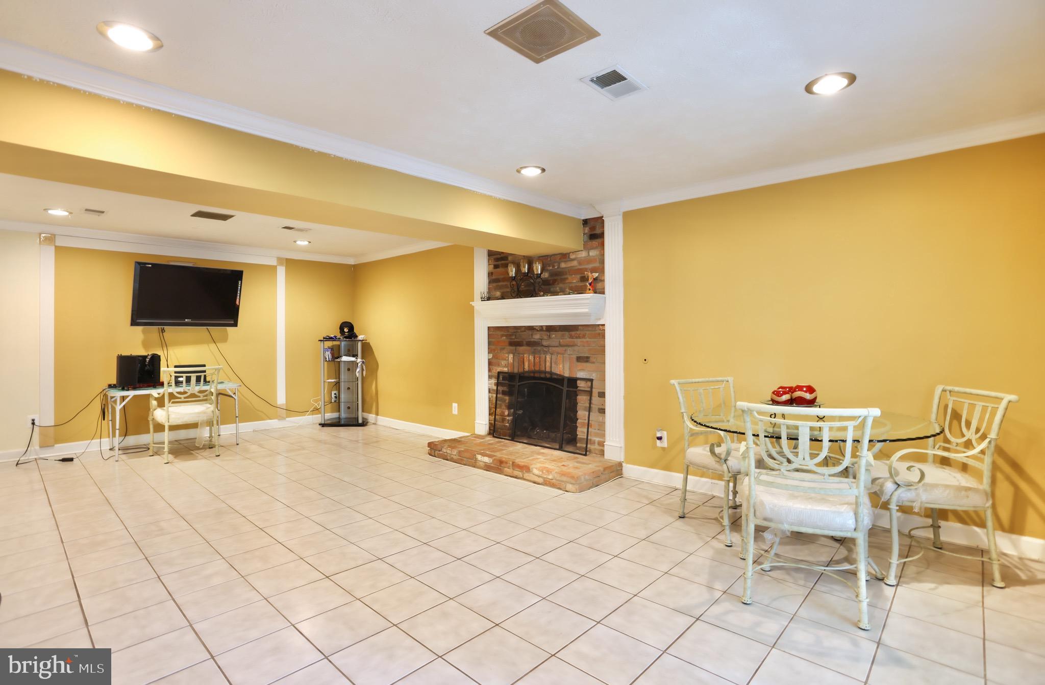 8421 Rugby Road Manassas Park, VA 20111 - Photo 32 of 48 Gallery Image 32