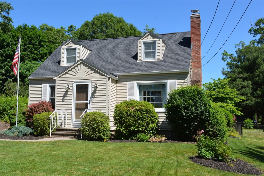 20 Exeter Street West Springfield, MA 01089 - Photo 2 of 42
