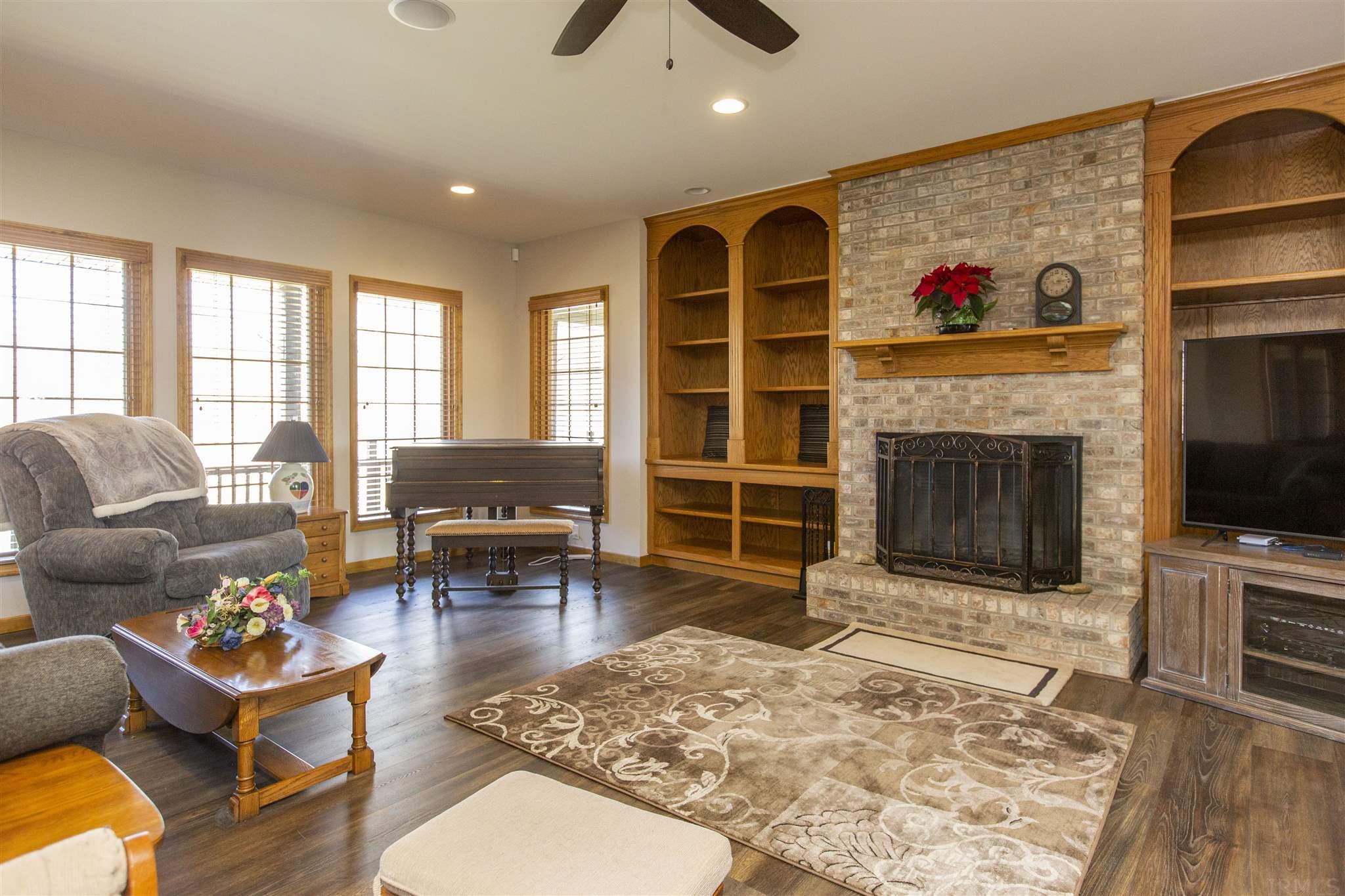 11601 Roosevelt Road Mishawaka, IN 46544 - Photo 4 of 36