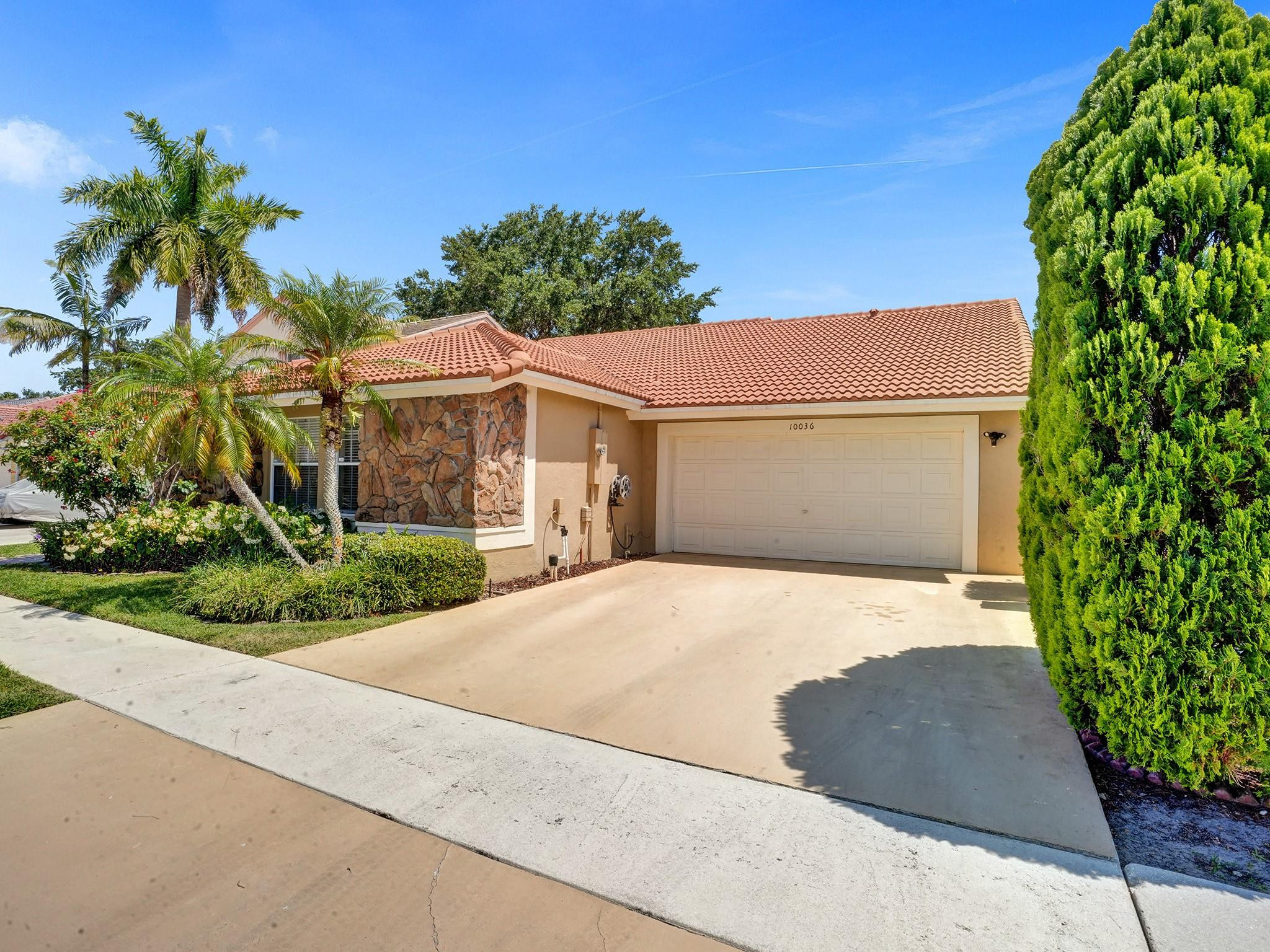 10036 Country Brook Road Boca Raton, FL 33428 - Photo 5 of 18 Photo 5